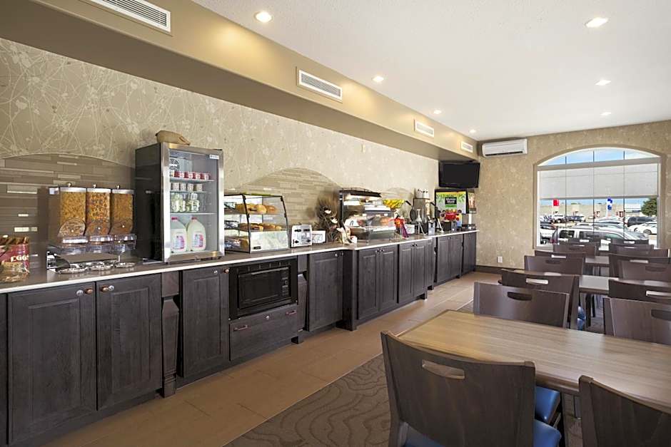 Days Inn & Suites by Wyndham Brandon