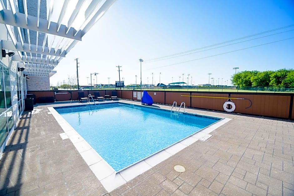 Holiday Inn Express & Suites McKinney - Frisco East By IHG