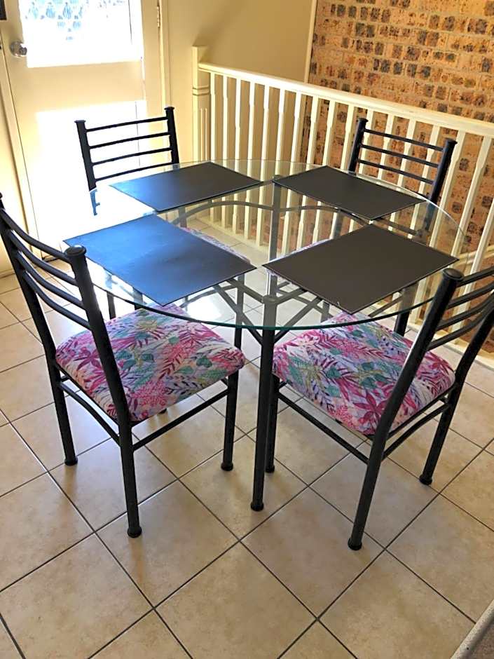 Avaleen Lodge Motor Inn