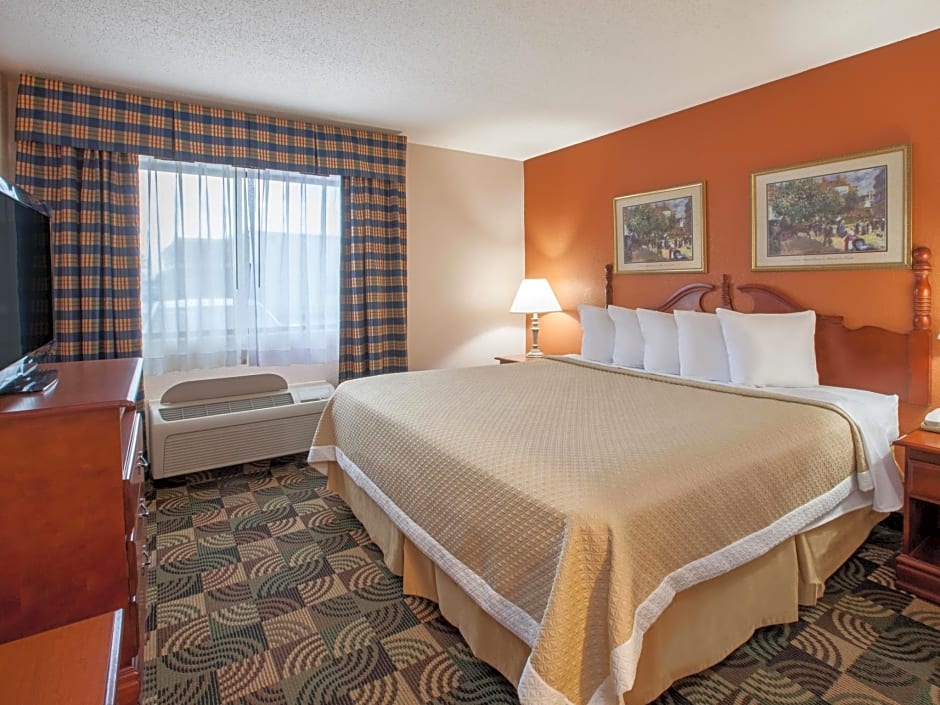 Days Inn by Wyndham Hillsdale