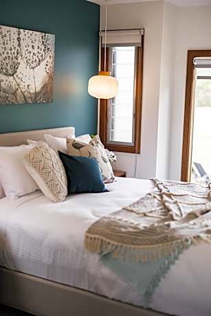 Queen Suite with Spa Bath