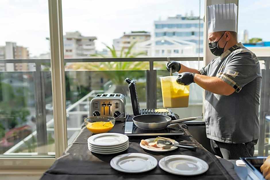 Hotel Mocambo Riccione CENTRALISSIMO AL MARE