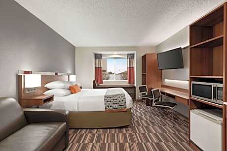 Queen Room - Disability Access - Non-Smoking