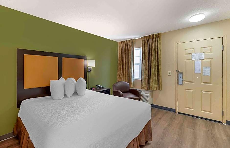 Extended Stay America Select Suites - St. Louis - Westport - East Lackland Rd.