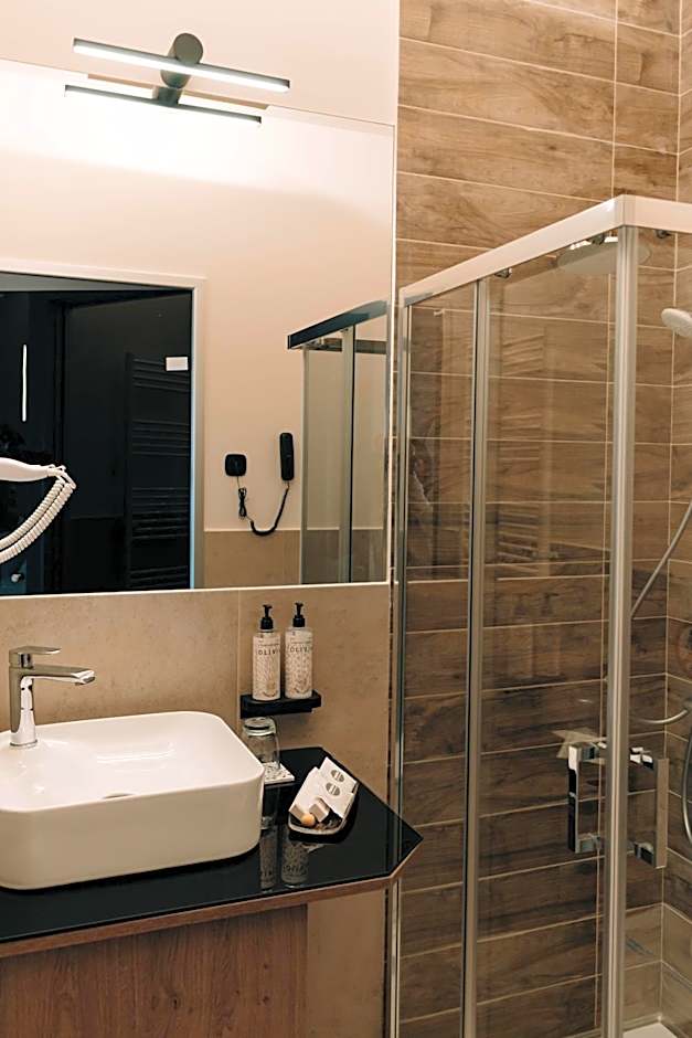 AKROTHEA suites & lounge