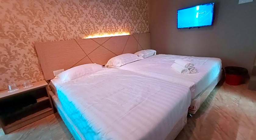 Super OYO 89771 Dane & Shue