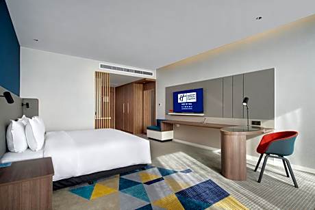 Standard Twin Room - High Floor/Smoking