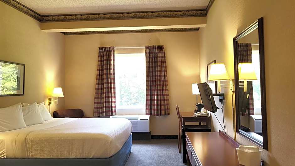 Magnuson Hotel West Liberty