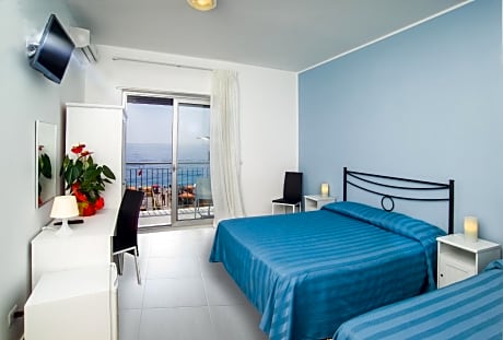 Double or Twin Room with Sea View