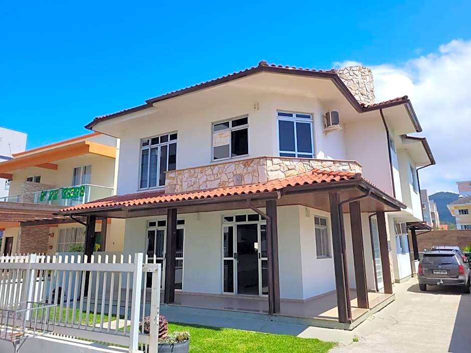 Casa Master com Piscina em Gov Celso Ramos