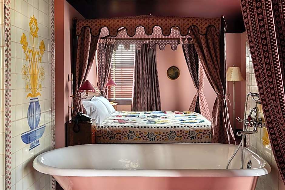 Ulysses, an Ash Hotel