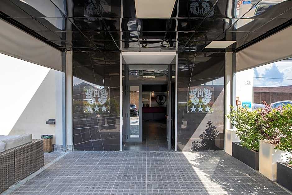 Tiby Hotel