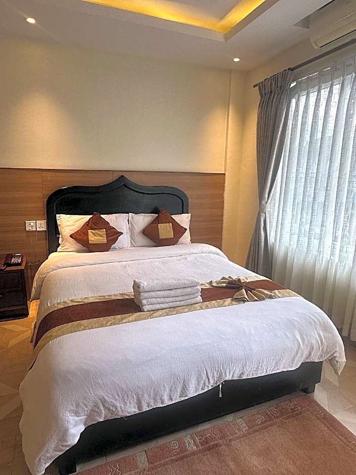 Hotel Middle Path & Spa