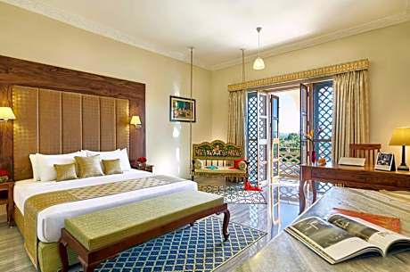 Deluxe Room King Bed