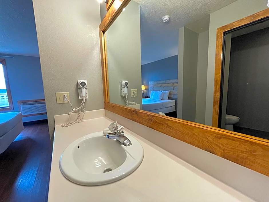 Sunnyside Inn and Suites