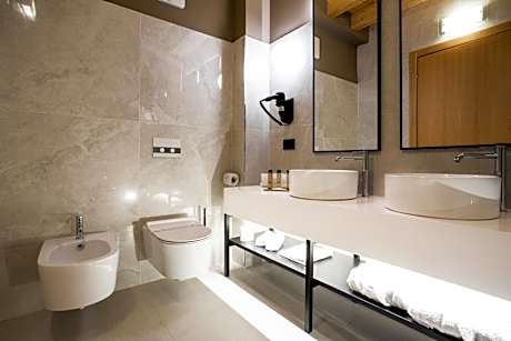 King Room with Spa Bath
