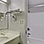 Travelodge Suites by Wyndham MacClenny