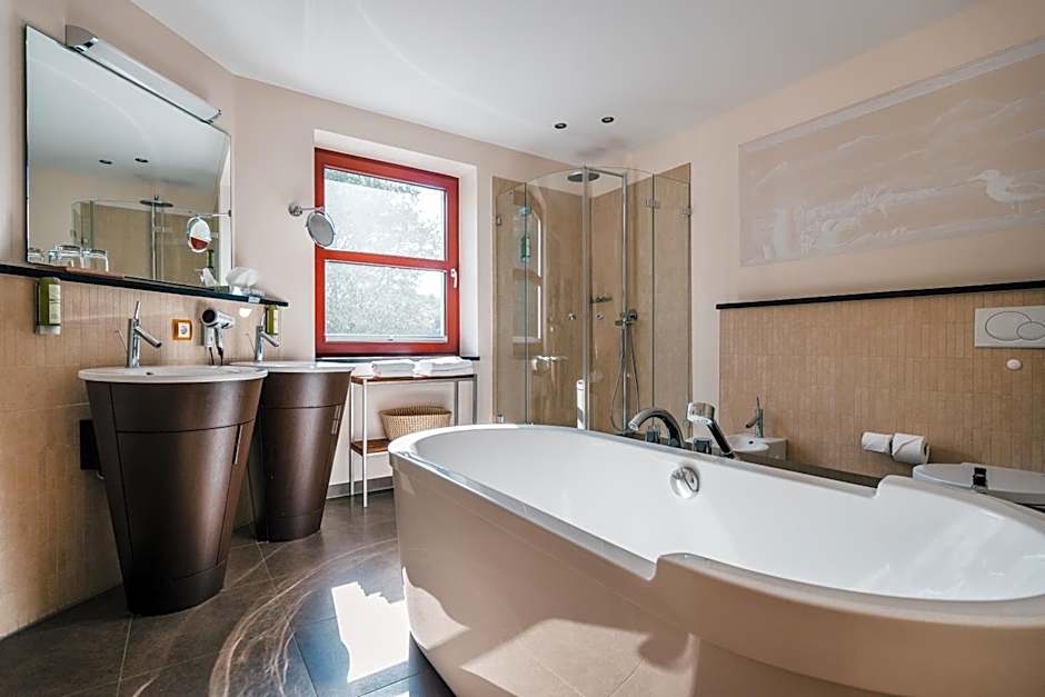 SCHLOSS RANZOW - kleines Romantik Hotel - Wellness - Golfplatz - Hochzeiten & Feiern