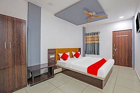 OYO Hotel Navrang