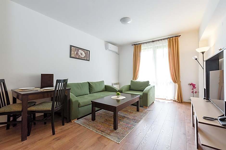 Grand Royale Apartment Complex & Spa