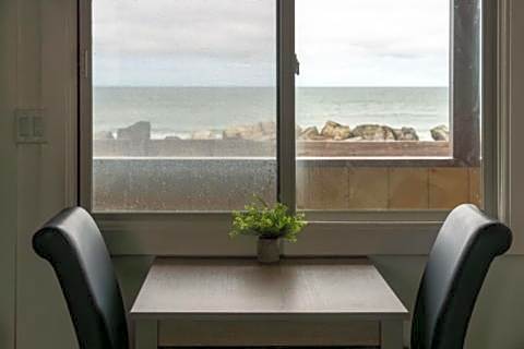 Sea Breeze Motel