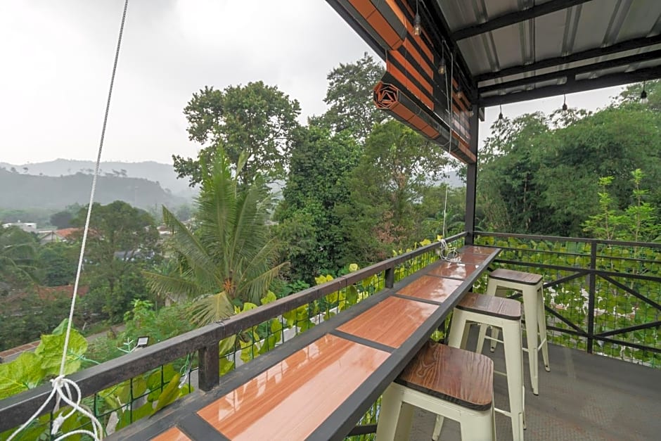 RedDoorz Plus near Jungeland Sentul