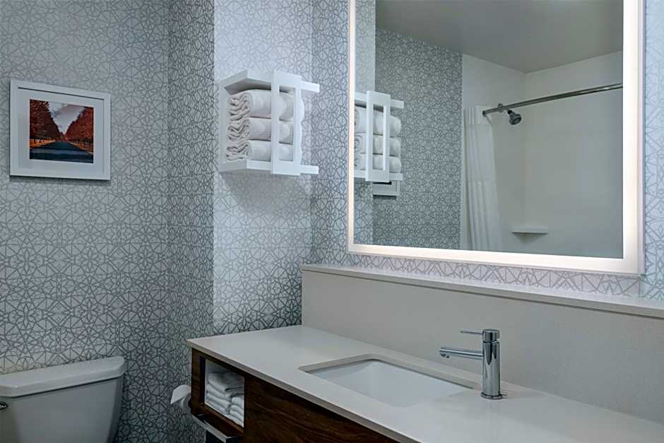 Hampton Inn By Hilton & Suites West Bend