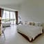 White Wall Riverfront Hotel