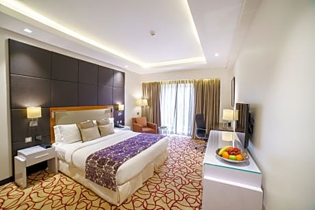 Deluxe Room with King Bed - Non-Smoking