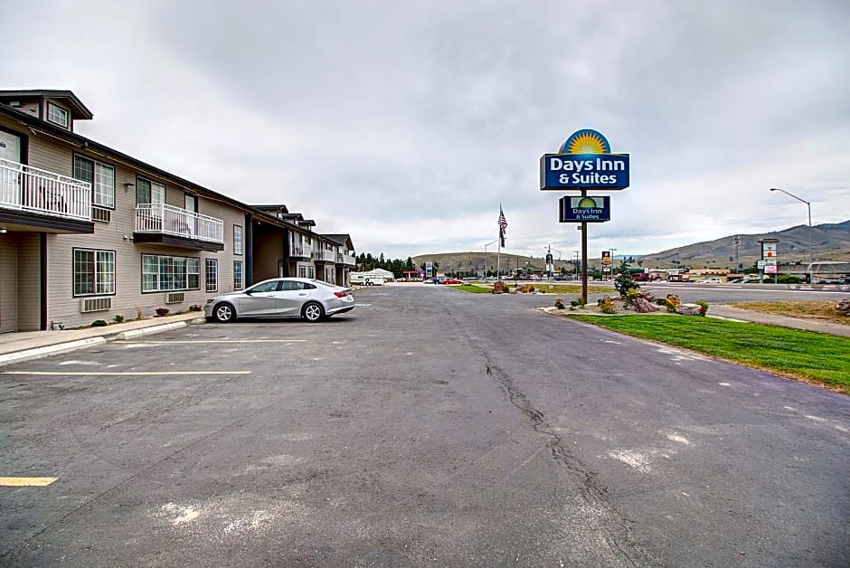 Days Inn & Suites by Wyndham Lolo