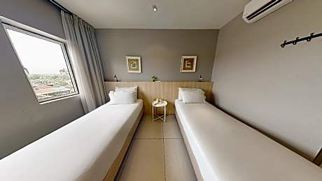 Deluxe Twin Room - Non-Smoking