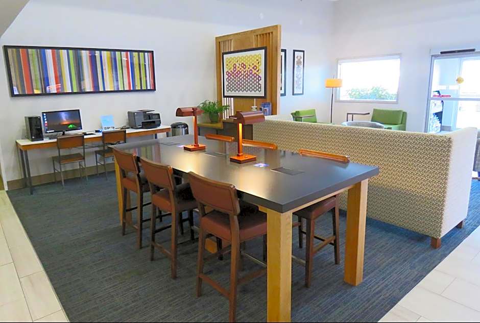 Holiday Inn Express Hotels & Suites Burlington By IHG