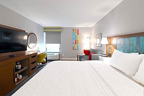 King Room with Sofa Bed - Hearing Accessible/Non-Smoking