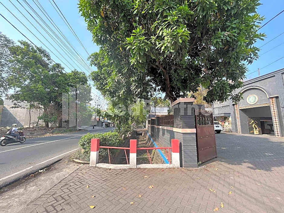 Hotel Dewi near GOR Merdeka Jombang Mitra RedDoorz