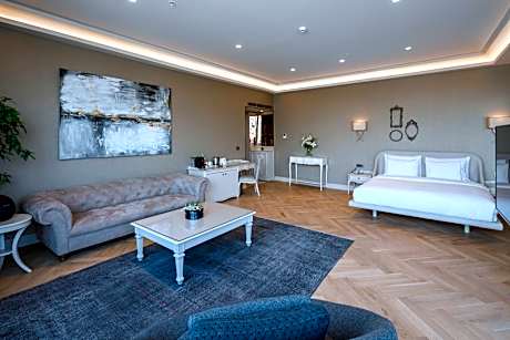 Lifestyle Junior Suite with Spa Bath