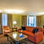 Clarion Collection Arlington Court Suites Hotel