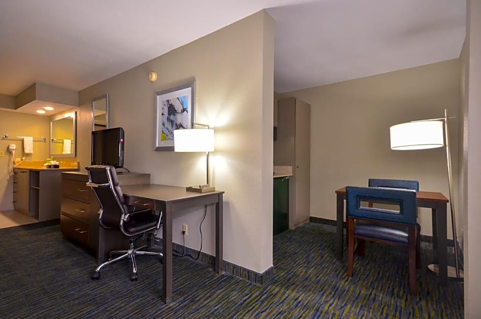 Holiday Inn Express & Suites Fayetteville University of Arkansas Area