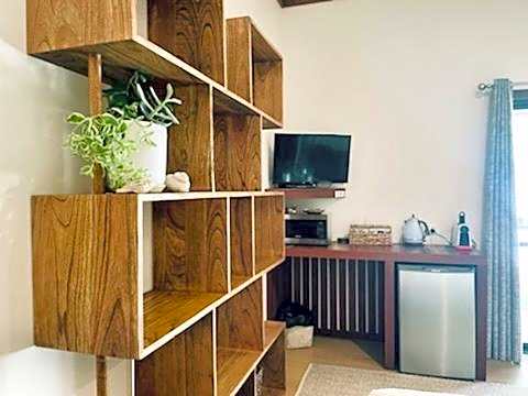 Grape Juice Retreat Rustic romantic gateway 5mins to beaches & town