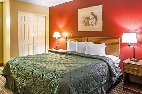 1 King Bed, Nonsmoking