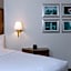 La Quinta Inn & Suites by Wyndham Secaucus Meadowlands