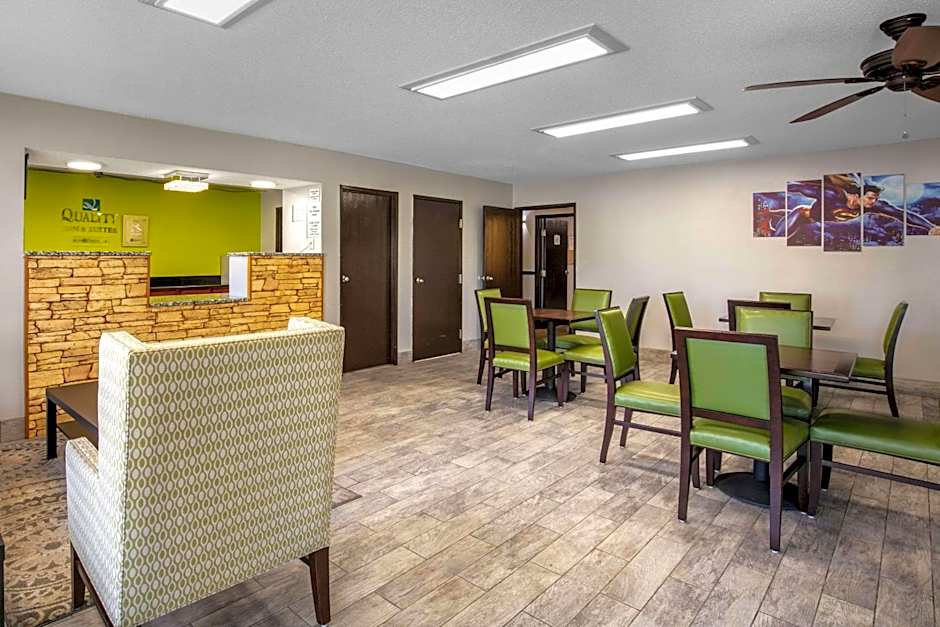 Quality Inn & Suites Metropolis I-24
