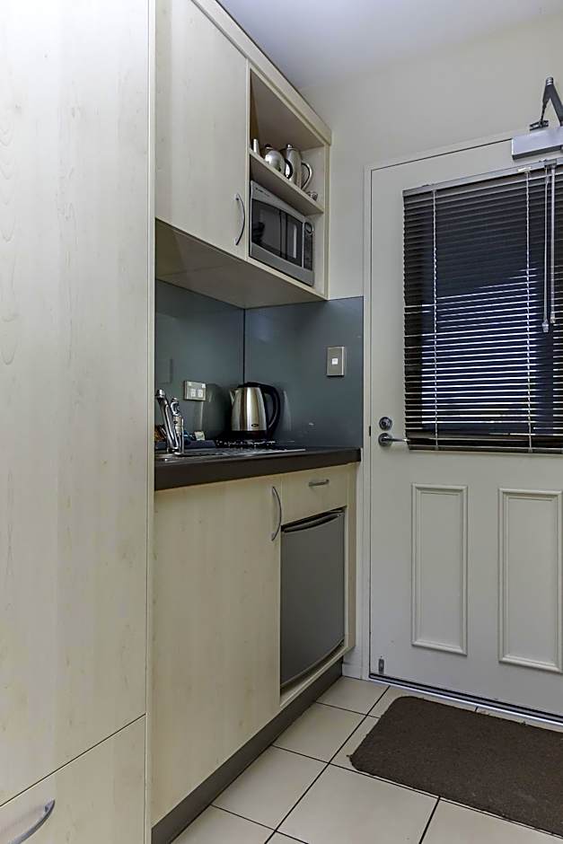 166 Majestic Court Motel