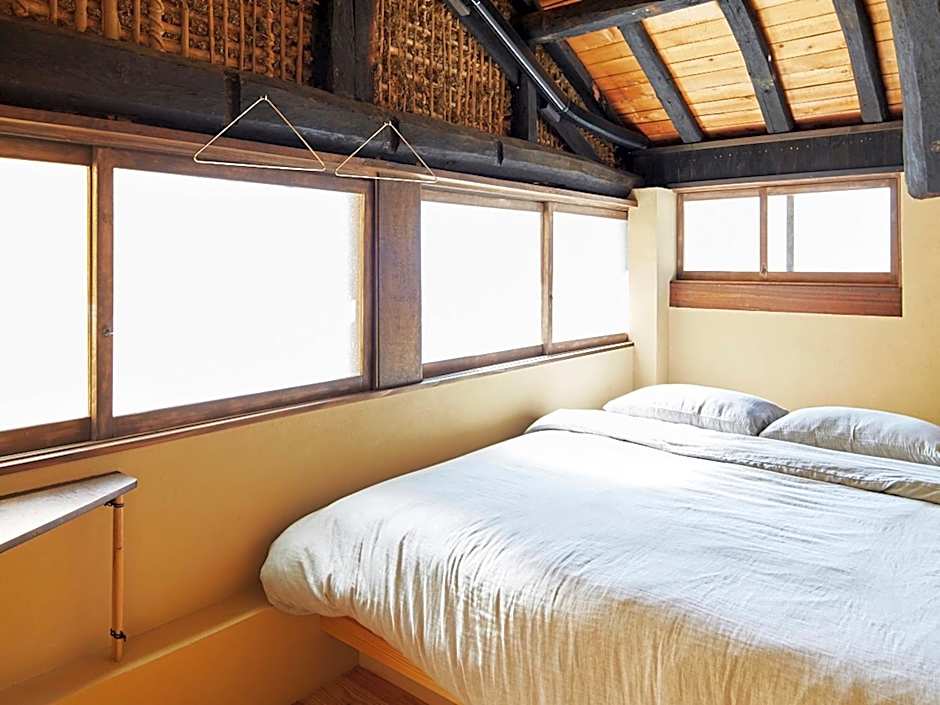 Hostel & Tatami Bar Uchikobare -内子晴れ-