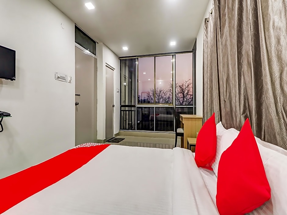 OYO 79480 Flagship HHH Skyline