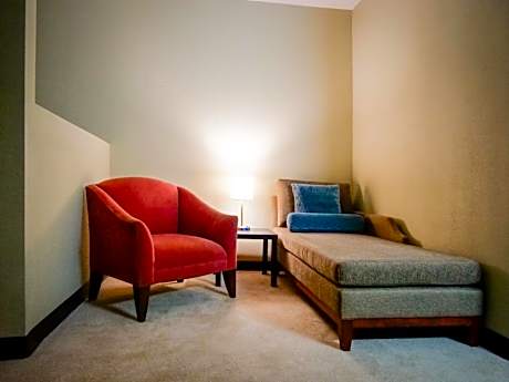King Studio Suite - Non-Smoking