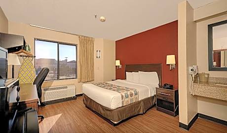 Standard Queen Room - Disability Access/Non-Smoking