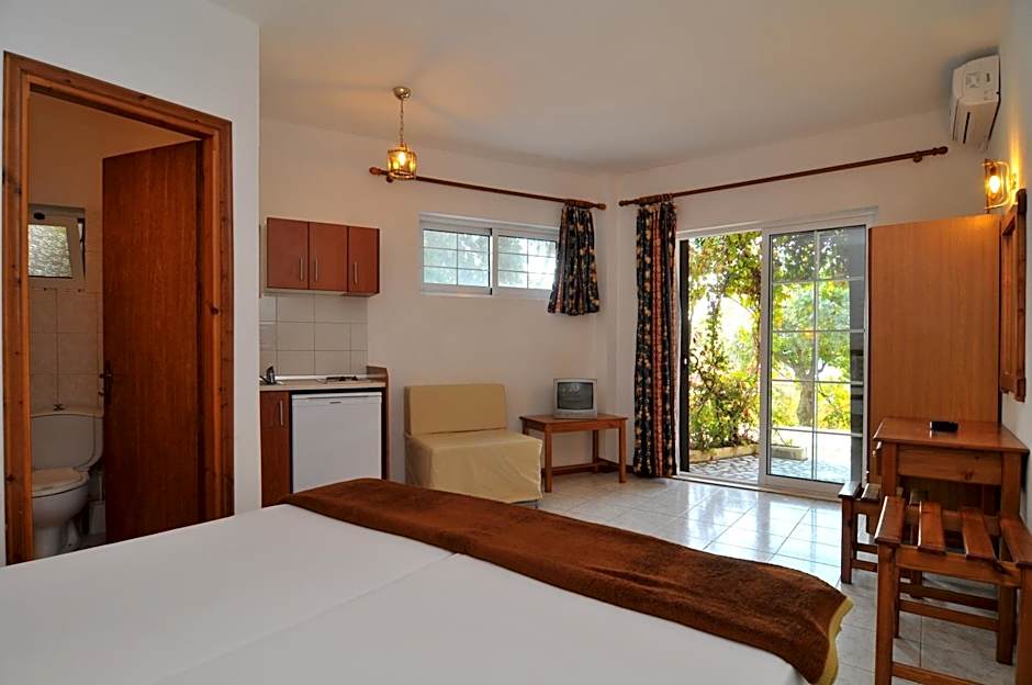 Hotel Emerald and Suites