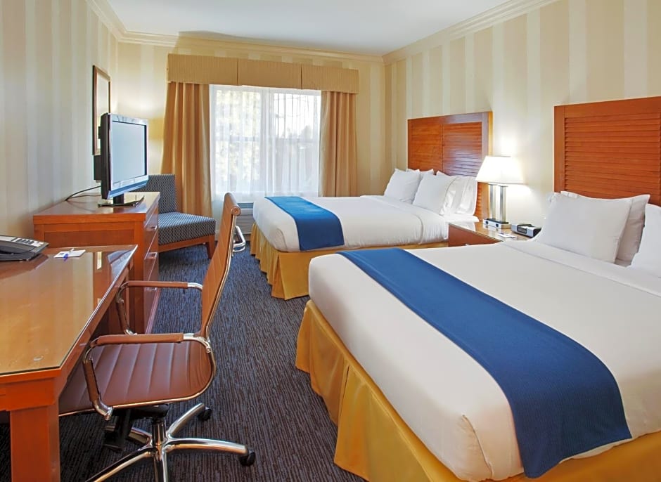 Holiday Inn Express Hotel & Suites Santa Cruz By IHG