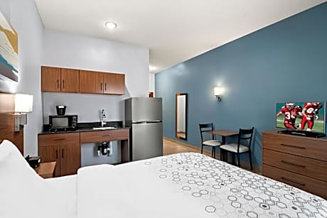 Studio Queen Room Disability Access Non-Smoking