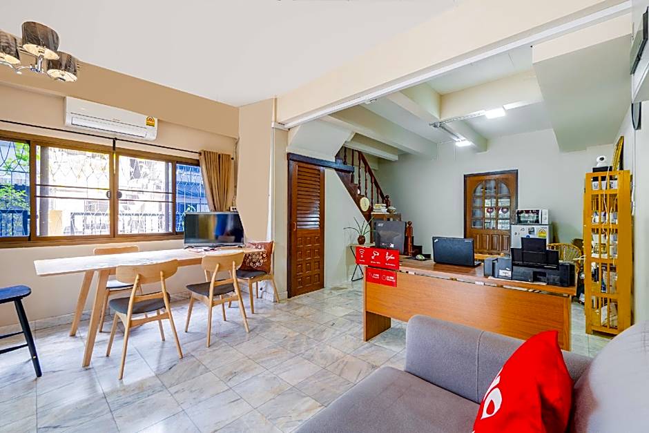 Chom’s House @sapanmai – Bangkok, NY